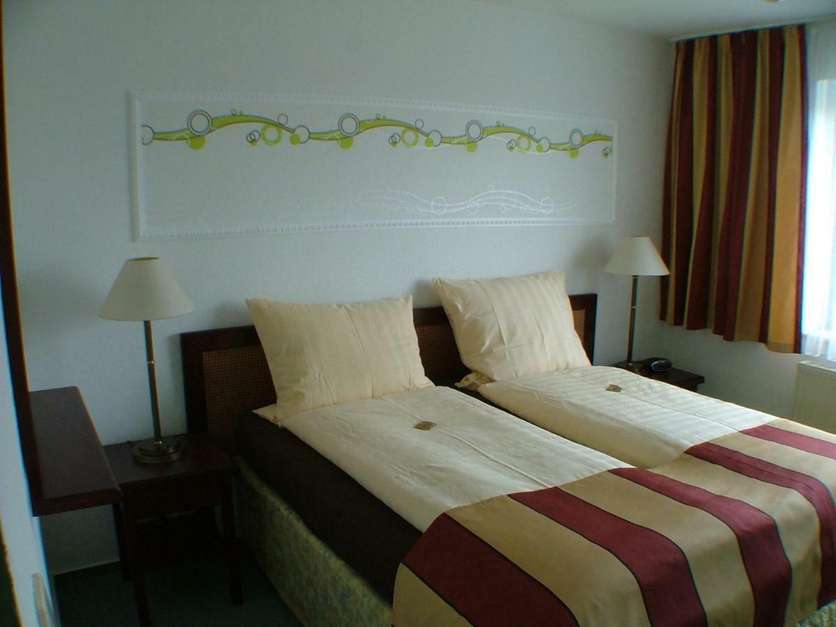 Hotel Garni Pension Zur Lutherstadt ルターシュタット・アイスレーベン エクステリア 写真