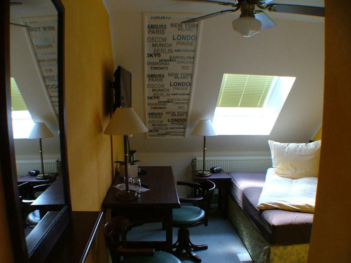 Hotel Garni Pension Zur Lutherstadt ルターシュタット・アイスレーベン エクステリア 写真