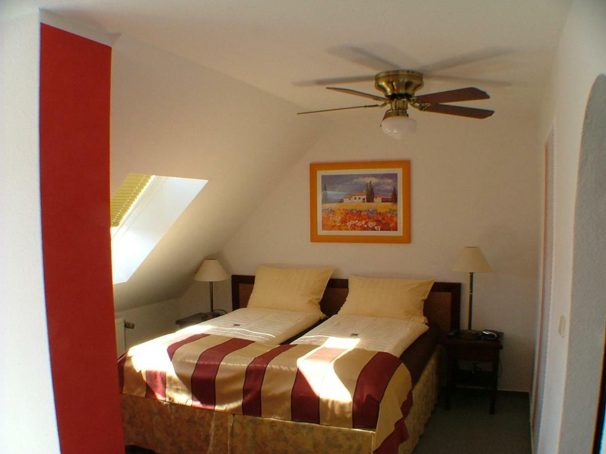 Hotel Garni Pension Zur Lutherstadt ルターシュタット・アイスレーベン エクステリア 写真