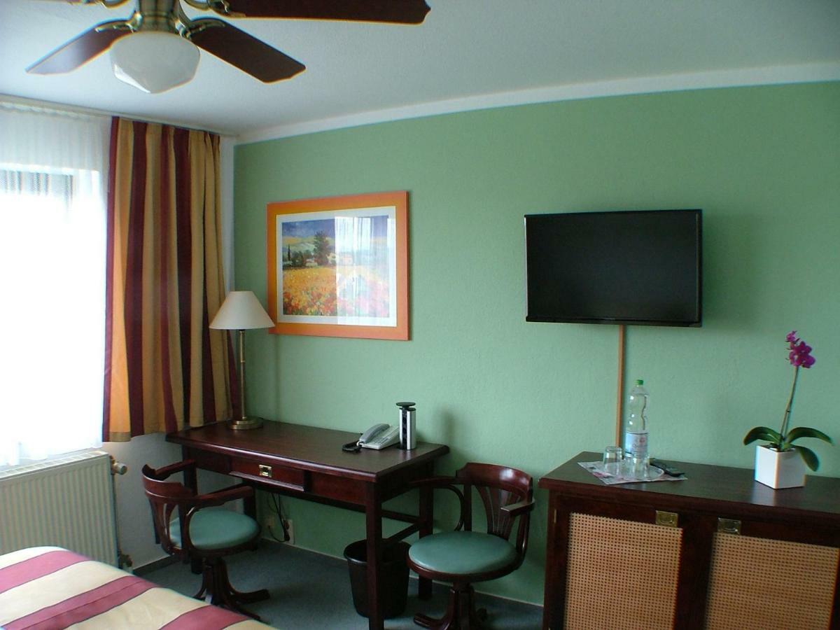 Hotel Garni Pension Zur Lutherstadt ルターシュタット・アイスレーベン エクステリア 写真
