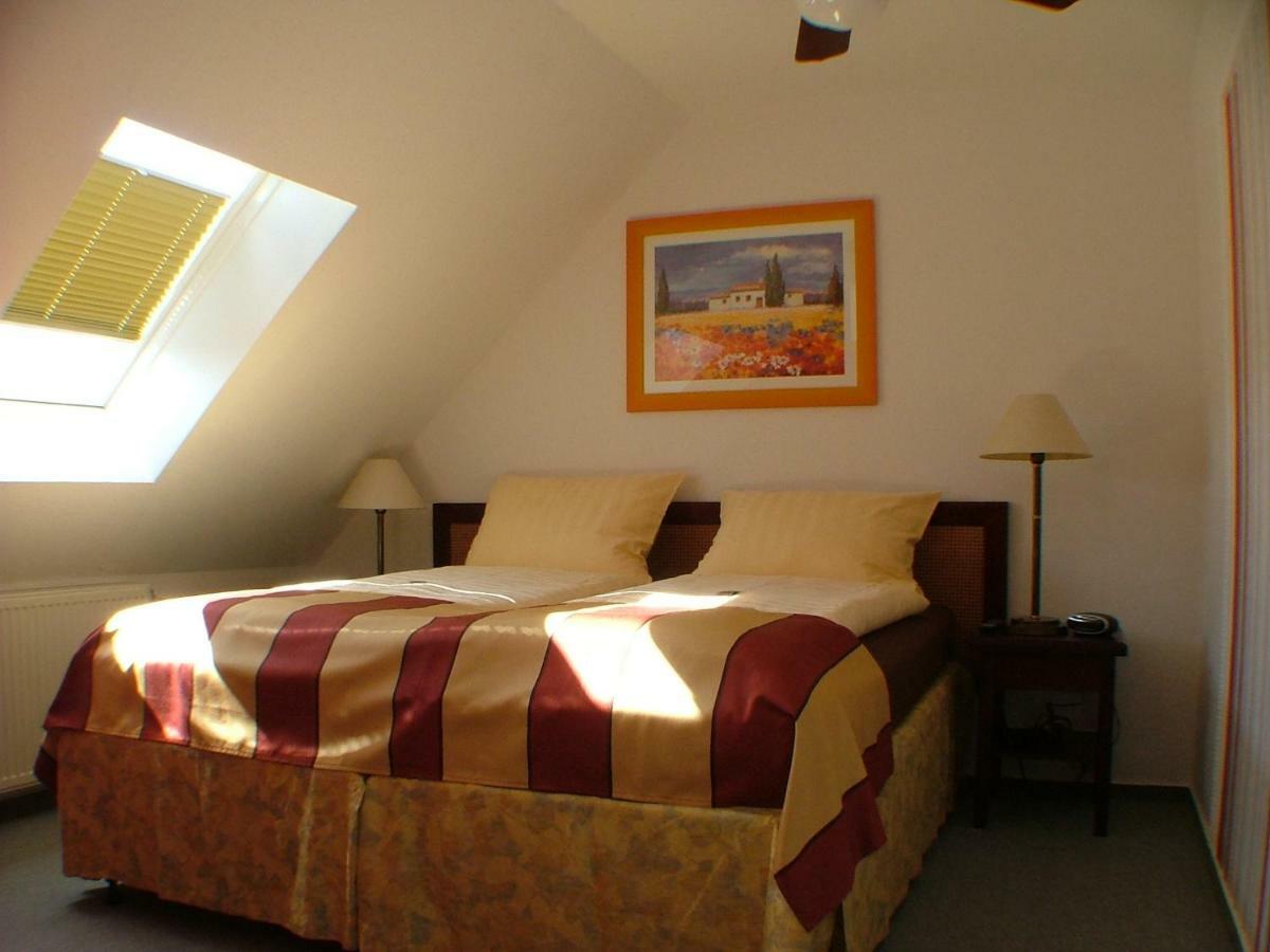 Hotel Garni Pension Zur Lutherstadt ルターシュタット・アイスレーベン エクステリア 写真