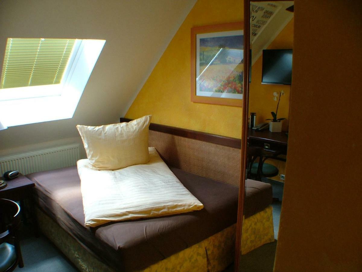 Hotel Garni Pension Zur Lutherstadt ルターシュタット・アイスレーベン エクステリア 写真